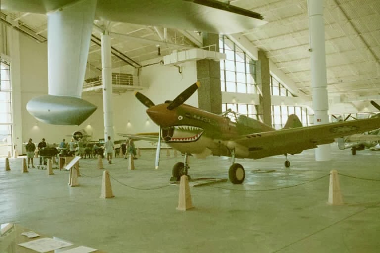 [1943-Curtis-P-40-Warhawk2.jpg]