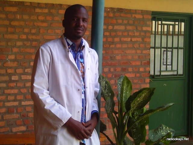 Didier Butara,  médecin congolais dans un hôpital à Kigali au Rwanda. radiookapi.net