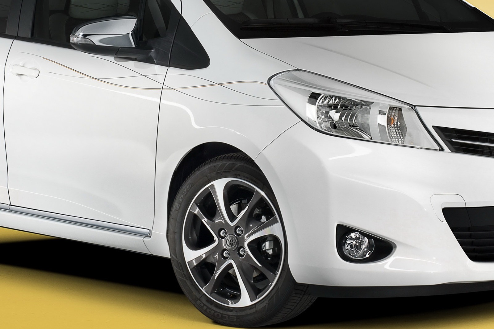 [2013-Toyota-Yaris-Trend-6%255B2%255D.jpg]