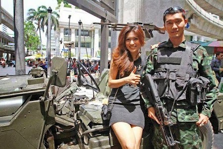 Thai selfie army.jpg