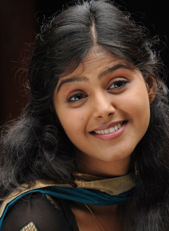 [Monal_gajjar_cute_stills%255B14%255D.jpg]