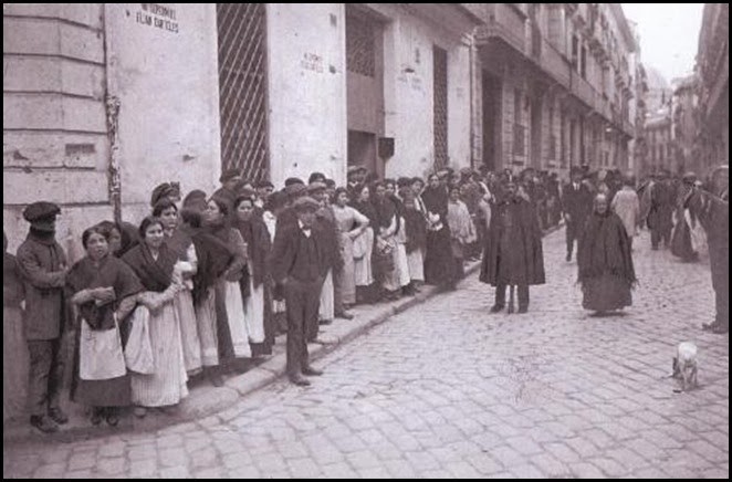 Huelgas_turno de pan en la calle santa teresa 1916 