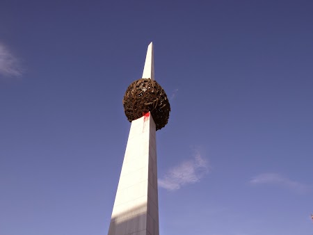 24. Monumentul Revolutiei.JPG