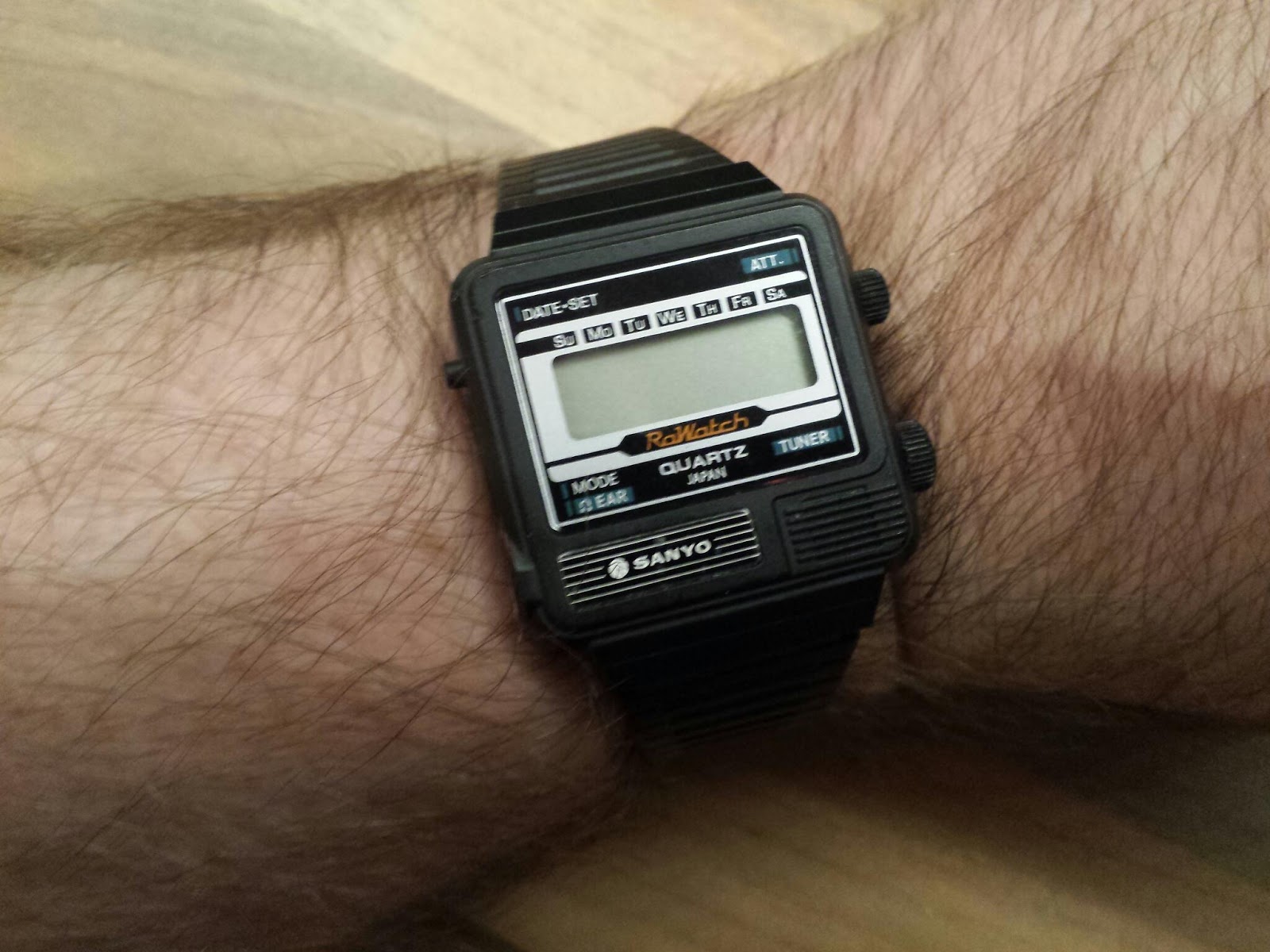 Which Watch Today...: Sanyo RaWatch R10P AM Radio Watch