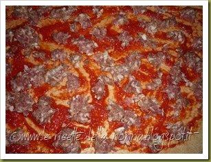 Pizza di farro integrale con salsiccia e cipolla (5)