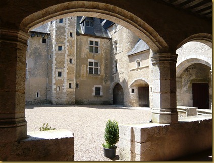 chateau fourgeres-sur-bievres9g