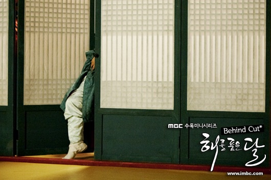 [behindn2.jpg]