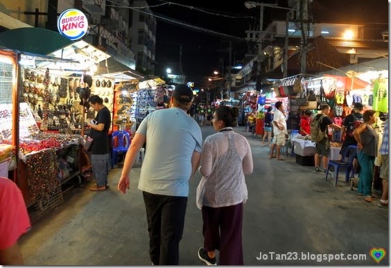 things-to-do-in-chiang-mai-go-to-anusan-night-market
