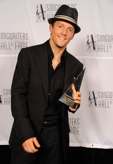 [Jason%2520Mraz%2520-%25202009%2520-%252040th%2520Annual%2520Songwriters%2520Hall%2520of%2520Fame%2520Ceremony%2520-%2520Cocktails%2520and%2520Backstage%255B3%255D.jpg]
