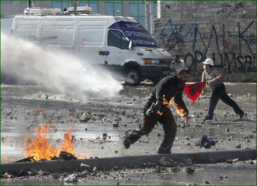 Турецкая полиция разгоняет протестующих