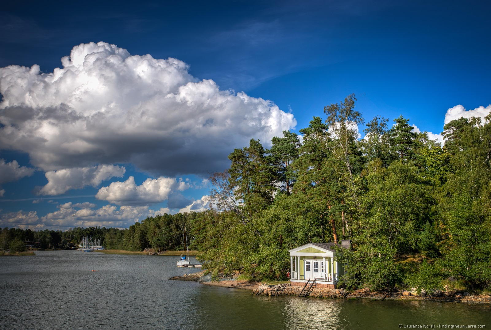 [house-by-river-Finland7.jpg]