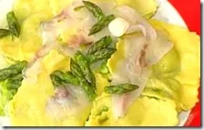 Ravioli con mascarpone e asparagi con carpaccio di spigola