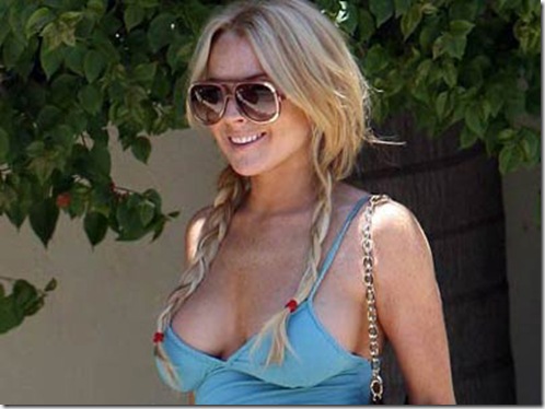 Lindsay Lohan Burned all her Bras 17 Photos.