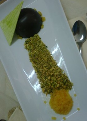bavaroise de pistacho con caviar de parchita close up
