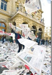 الصحف المجانية تتهاوى وسط الأزمة الاقتصادية