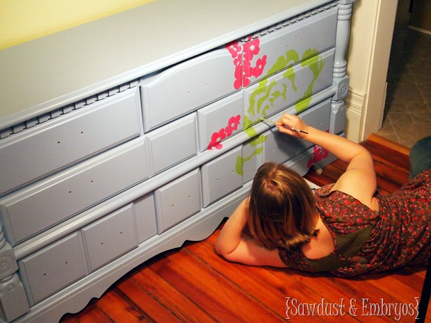 Using a Projector to paint designs on furniture { Sawdust and Embryos}