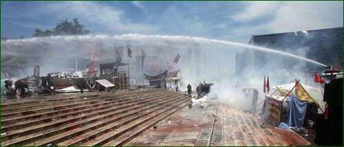 Турецкая полиция разгоняет протестующих