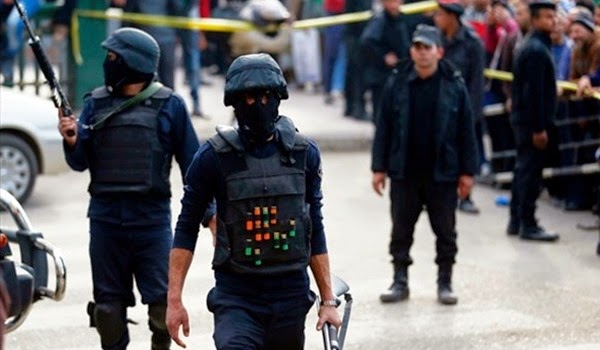 egypt_policemen_20150302_01