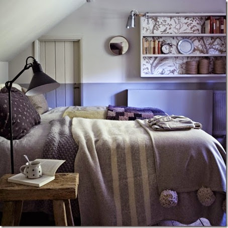 Softly-coloured-bedroom-with-mismatched-layered-bedding