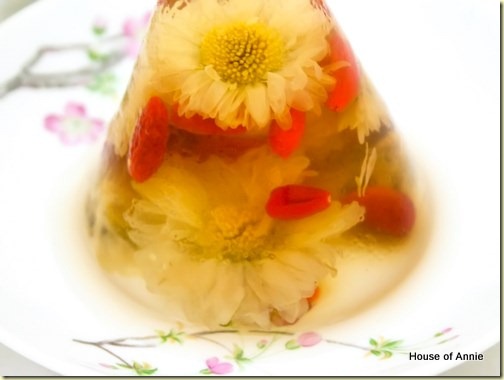 Chrysanthemum Tea with Jellies closeup