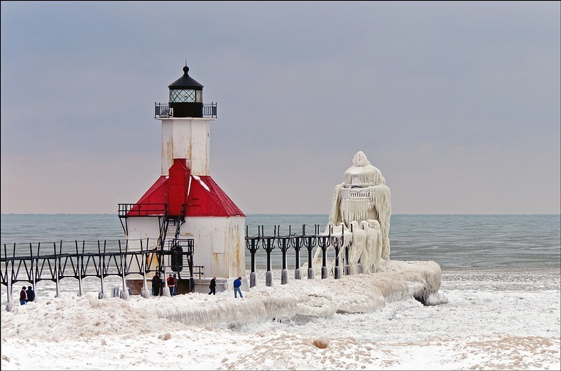 frozen-lighthouses-1 frozen-lighthouses-1