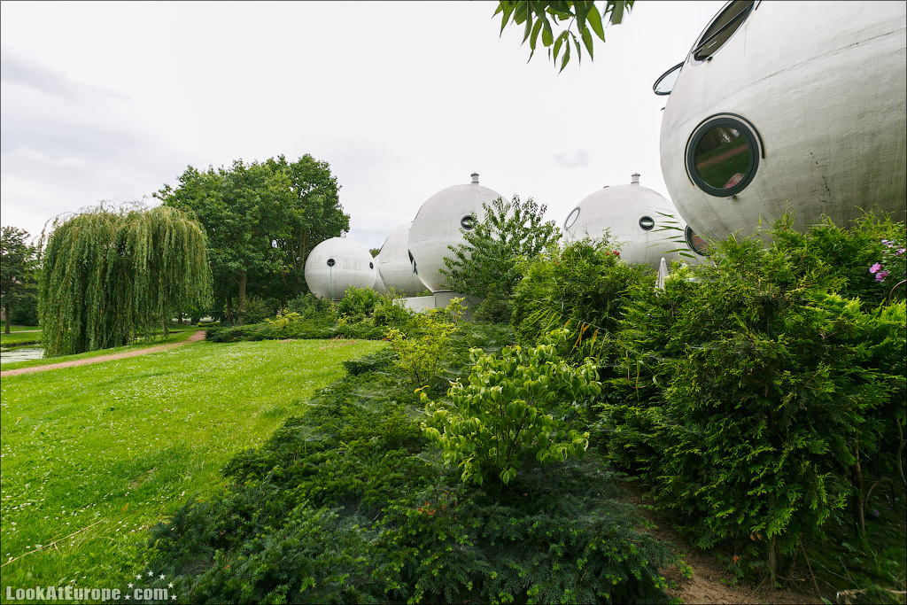 LookAtEurope.com - Фотогалоп по Европе. Чехия, Германия, Голландия.  Дома шары в голландском городе Хертогенбош | Holland, Bolwoningen Houses of Hertogenbosch