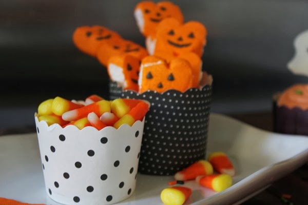 Last Minute Halloween Ghost Cupcake Toppers - Halloween Dessert Table