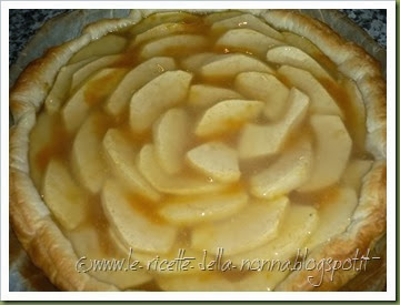 Torta sfogliata di mele con marmellata di pesche (10)