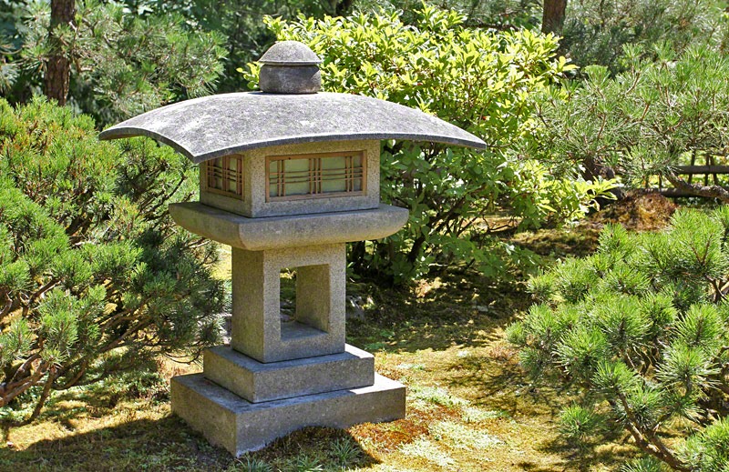 [100726_Portland_Japanese_Garden_Kanjuji_lantern.jpg]