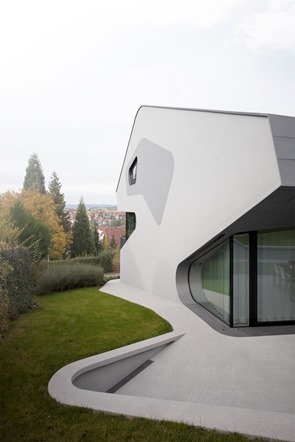 Casa OLS de J Mayer H Arquitectos casa-minimalista-fachada-blanca