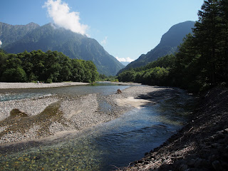 右岸コースで河童橋まで