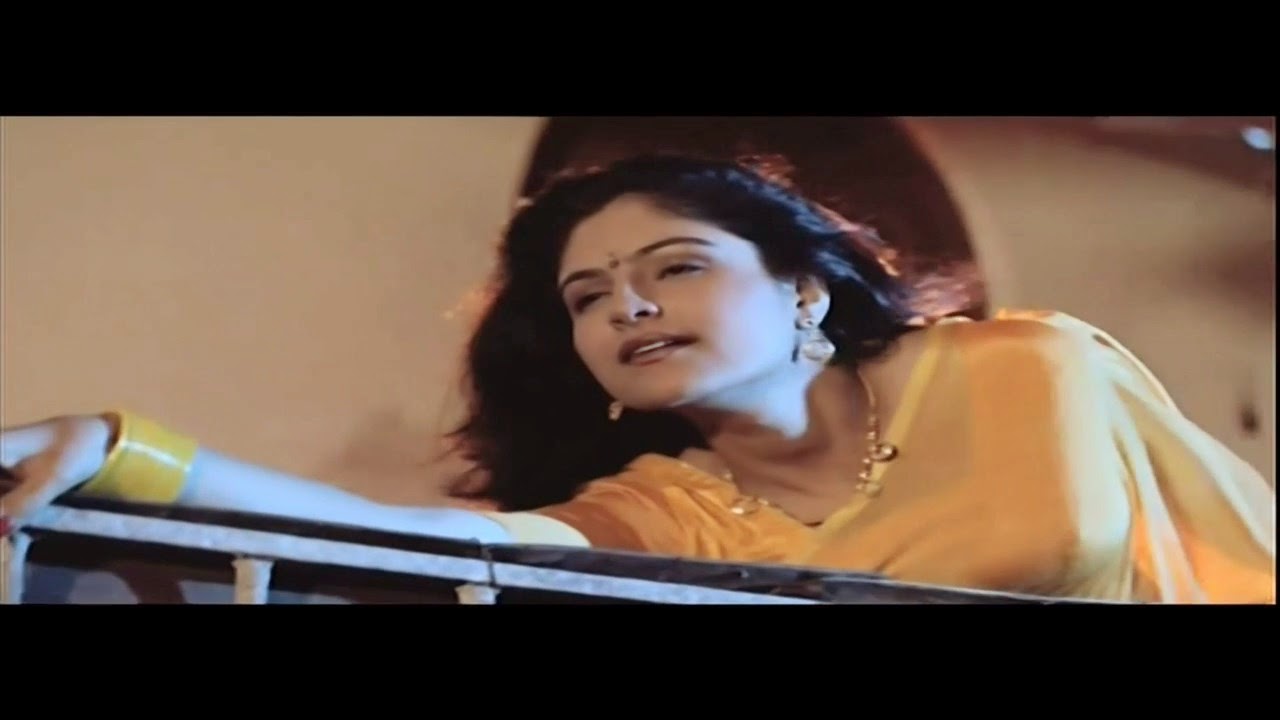 mallu images hot: Soundarya hot expressions