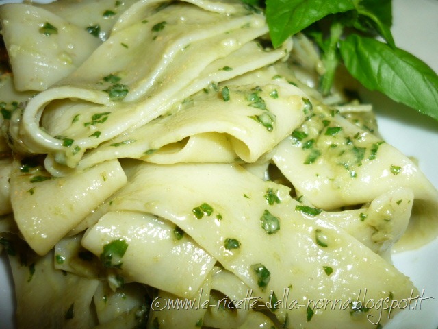 [Pappardelle%2520con%2520pesto%2520di%2520mandorle%2520e%2520basilico%2520%252815%2529%255B8%255D.jpg]