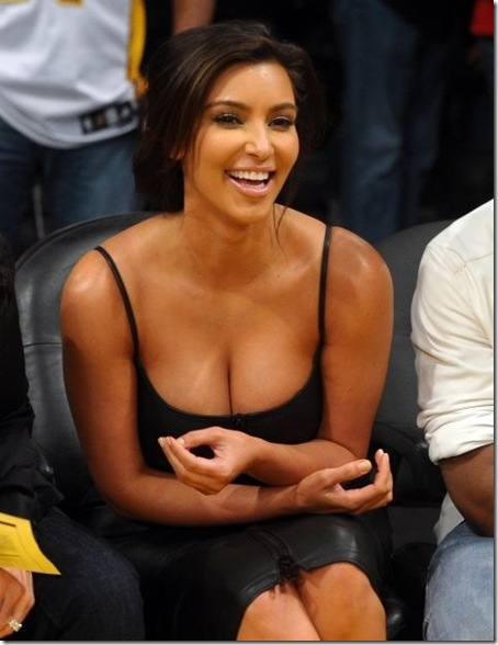 kimkardashian cleavage-1