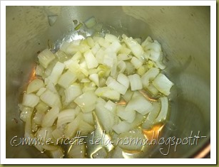 Tagliatelle all'uovo con salsa di peperoni e cipolla (1)