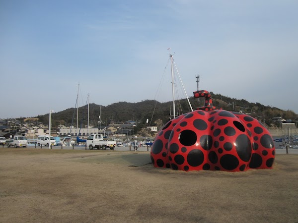 50. dovleacul din insula Naoshima.jpg