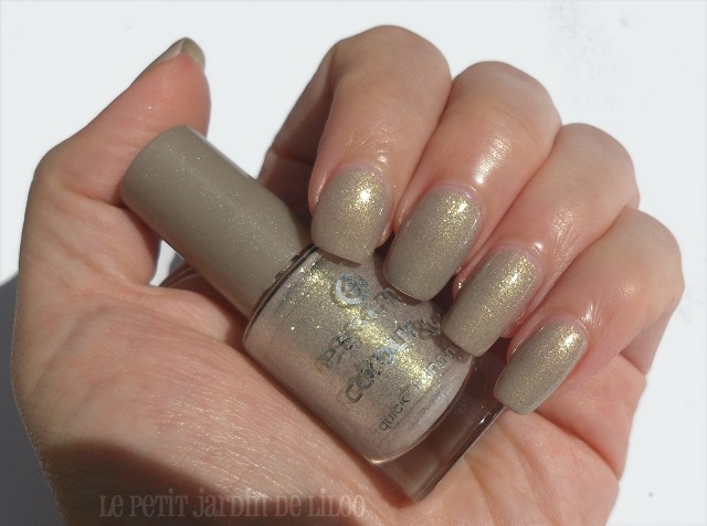[02-essence-irreplaceable-nail-polish-swatch-review%255B4%255D.jpg]