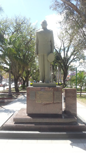 Estatua Juan Domingo Peron