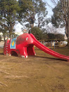 小松原街区公園の赤い象