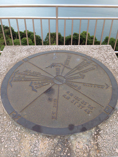 吉野公園 展望台の羅針盤