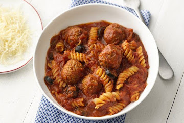 One-Pan Pasta and Meatballs
