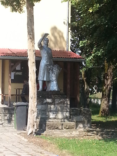 Статуя на работничка в Яворец