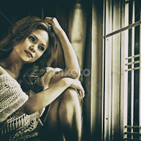 Reza by Eric Agulto - People Portraits of Women