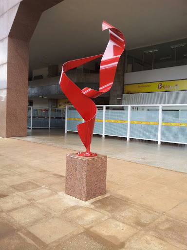 Escultura Vermelha no Rádio Center