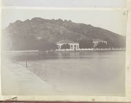 Gezicht op een clubhuis aan de kust bij Shantou