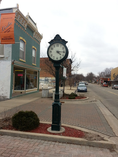 Leslie - Downtown Clock