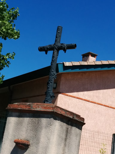 Croix Sur Piedestal