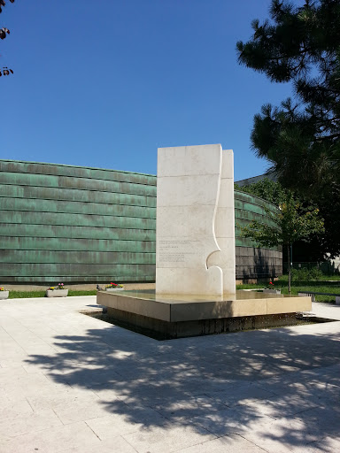 Spomenik Safet Hadžić 1952-1992