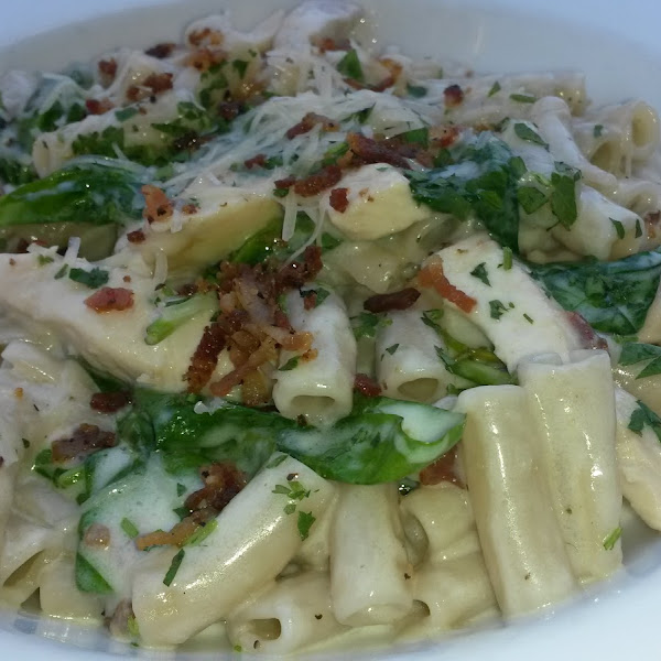 GF pasta in alfredo sauce, chicken and spinach