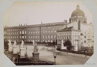 Gezicht op het Berliner Stadtschloss met de Schlossbrücke te Berlijn